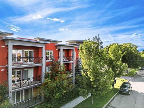 303-117 19 Avenue Ne, Calgary, AB - Outdoor With Balcony