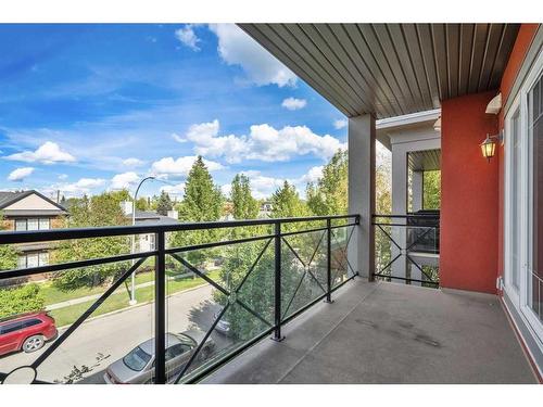 303-117 19 Avenue Ne, Calgary, AB - Outdoor With Balcony With Exterior