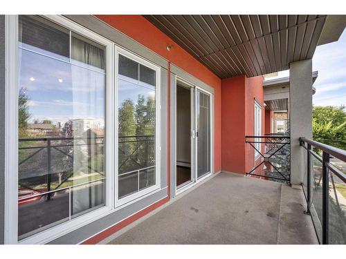 303-117 19 Avenue Ne, Calgary, AB - Outdoor With Balcony With Exterior