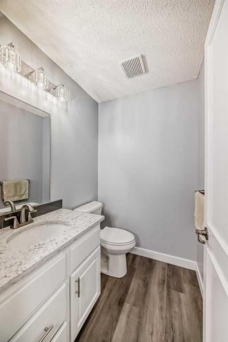 122 Evergreen Terrace Sw, Calgary, AB - Indoor Photo Showing Bathroom