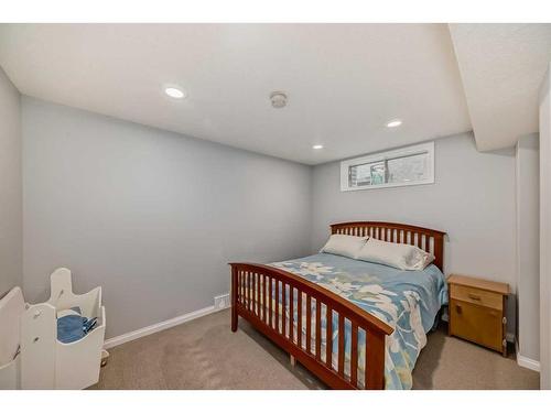 122 Evergreen Terrace Sw, Calgary, AB - Indoor Photo Showing Bedroom