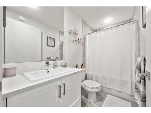 1210-100 Walgrove Court Se, Calgary, AB - Indoor Photo Showing Bathroom