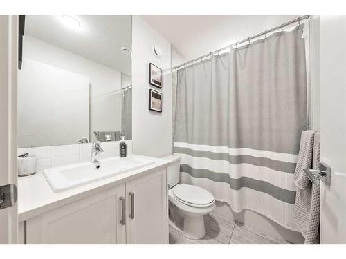 1210-100 Walgrove Court Se, Calgary, AB - Indoor Photo Showing Bathroom