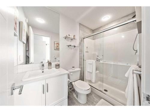 1210-100 Walgrove Court Se, Calgary, AB - Indoor Photo Showing Bathroom