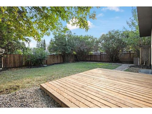 11120 Braeside Dr Sw, Calgary, AB - Outdoor With Backyard