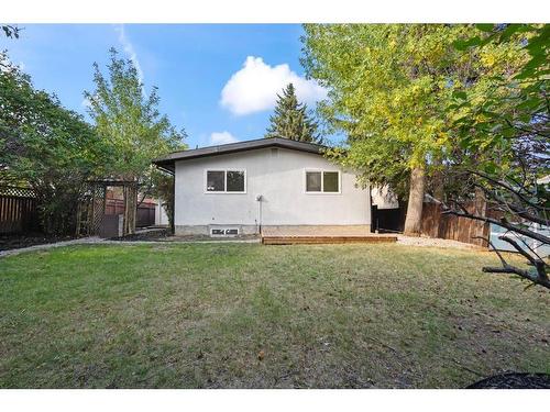 11120 Braeside Dr Sw, Calgary, AB - Outdoor