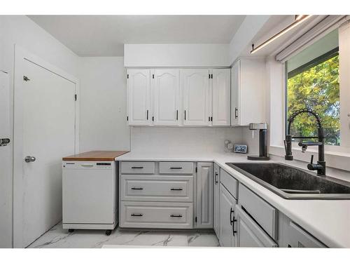 2008 38 Street Se, Calgary, AB - Indoor Photo Showing Kitchen