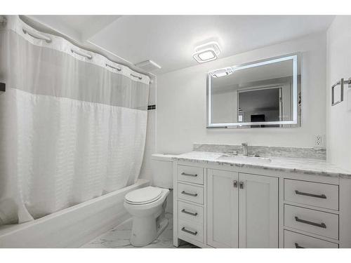 2008 38 Street Se, Calgary, AB - Indoor Photo Showing Bathroom