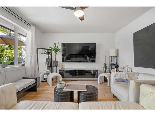 2008 38 Street Se, Calgary, AB - Indoor Photo Showing Living Room