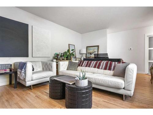 2008 38 Street Se, Calgary, AB - Indoor Photo Showing Living Room