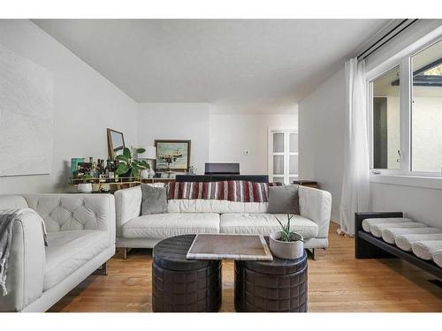 2008 38 Street Se, Calgary, AB - Indoor Photo Showing Living Room