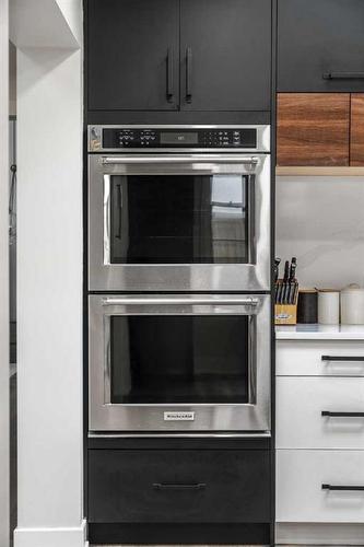 1102 Levis Avenue Sw, Calgary, AB - Indoor Photo Showing Kitchen