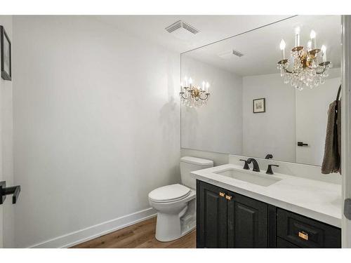 1102 Levis Avenue Sw, Calgary, AB - Indoor Photo Showing Bathroom