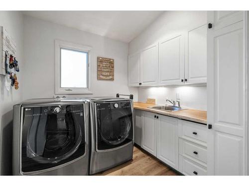 1102 Levis Avenue Sw, Calgary, AB - Indoor Photo Showing Laundry Room