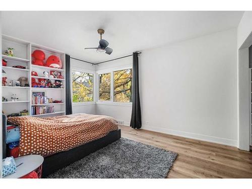 1102 Levis Avenue Sw, Calgary, AB - Indoor Photo Showing Bedroom