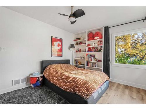 1102 Levis Avenue Sw, Calgary, AB - Indoor Photo Showing Bedroom