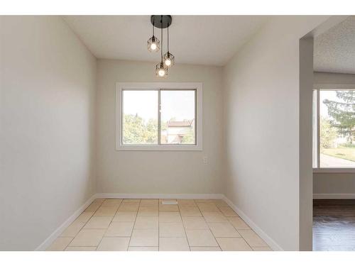 307 42 Street Se, Calgary, AB - Indoor Photo Showing Other Room