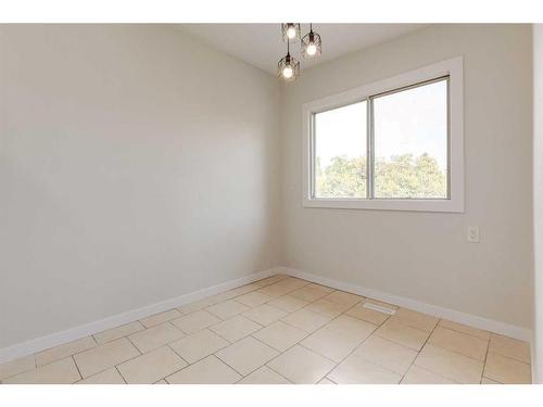 307 42 Street Se, Calgary, AB - Indoor Photo Showing Other Room