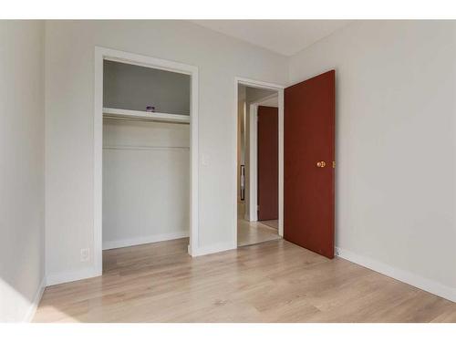 307 42 Street Se, Calgary, AB - Indoor Photo Showing Other Room