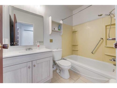 307 42 Street Se, Calgary, AB - Indoor Photo Showing Bathroom