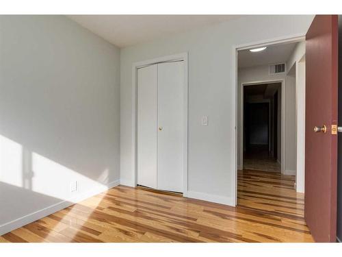 307 42 Street Se, Calgary, AB - Indoor Photo Showing Other Room