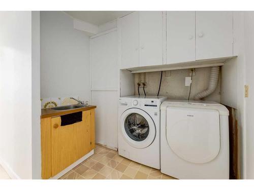 307 42 Street Se, Calgary, AB - Indoor Photo Showing Laundry Room