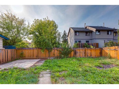 307 42 Street Se, Calgary, AB - Outdoor With Backyard