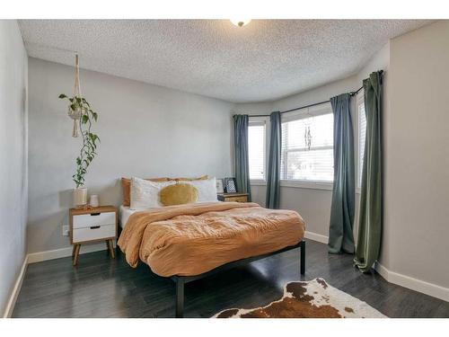 217 Harvest Gold Circle Ne, Calgary, AB - Indoor Photo Showing Bedroom