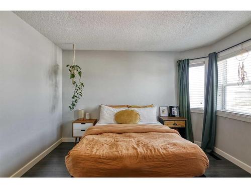 217 Harvest Gold Circle Ne, Calgary, AB - Indoor Photo Showing Bedroom