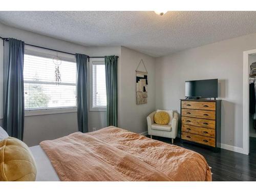 217 Harvest Gold Circle Ne, Calgary, AB - Indoor Photo Showing Bedroom