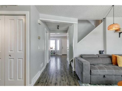 217 Harvest Gold Circle Ne, Calgary, AB - Indoor