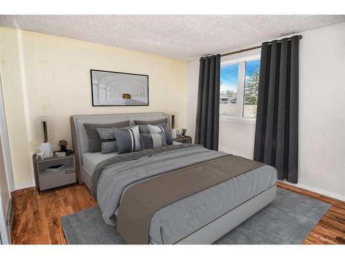 147 Berkshire Close Nw, Calgary, AB - Indoor Photo Showing Bedroom