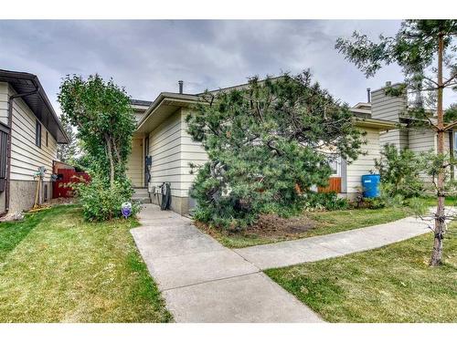 147 Berkshire Close Nw, Calgary, AB - Outdoor