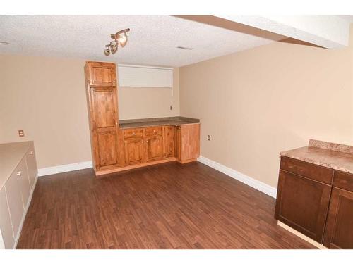 147 Berkshire Close Nw, Calgary, AB - Indoor Photo Showing Other Room