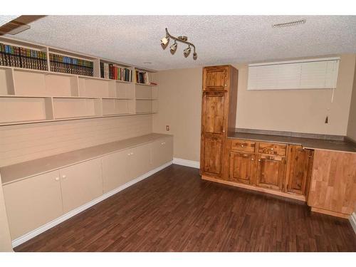 147 Berkshire Close Nw, Calgary, AB - Indoor Photo Showing Other Room