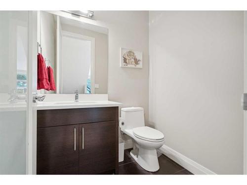 5024 21A Street Sw, Calgary, AB - Indoor Photo Showing Bathroom