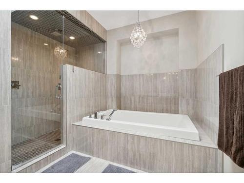 5024 21A Street Sw, Calgary, AB - Indoor Photo Showing Bathroom