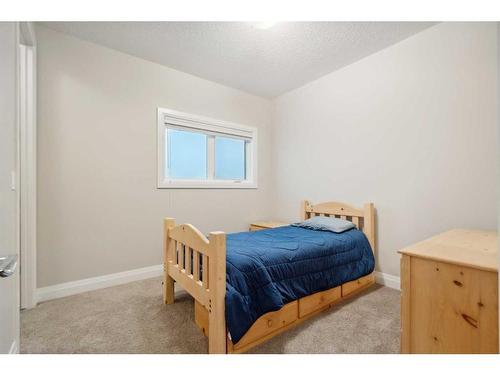 5024 21A Street Sw, Calgary, AB - Indoor Photo Showing Bedroom