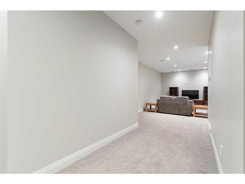 5024 21A Street Sw, Calgary, AB - Indoor Photo Showing Other Room