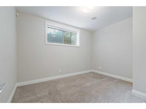 5024 21A Street Sw, Calgary, AB - Indoor Photo Showing Other Room