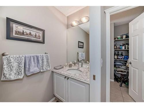 169 Rockbluff Close Nw, Calgary, AB - Indoor Photo Showing Bathroom