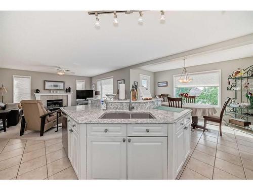 169 Rockbluff Close Nw, Calgary, AB - Indoor Photo Showing Kitchen