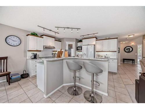 169 Rockbluff Close Nw, Calgary, AB - Indoor Photo Showing Kitchen