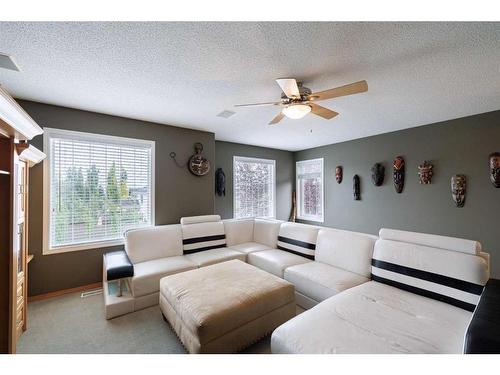 12461 Crestmont Boulevard Sw, Calgary, AB - Indoor Photo Showing Living Room