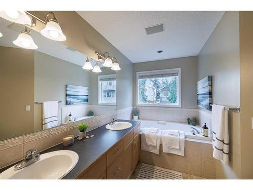 12461 Crestmont Boulevard Sw, Calgary, AB - Indoor Photo Showing Bathroom