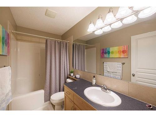 12461 Crestmont Boulevard Sw, Calgary, AB - Indoor Photo Showing Bathroom