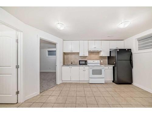 91 Saddleback Way Ne, Calgary, AB - Indoor Photo Showing Kitchen