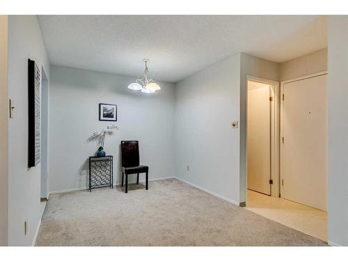 8203-315 Southampton Drive Sw, Calgary, AB - Indoor Photo Showing Other Room