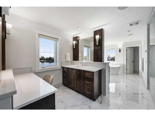 371 Chapala Point Se, Calgary, AB - Indoor Photo Showing Bathroom