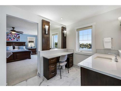 371 Chapala Point Se, Calgary, AB - Indoor Photo Showing Bathroom